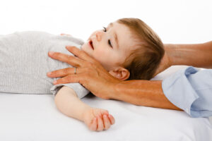 Osteopathische Behandlung von Kindern und Säuglingen